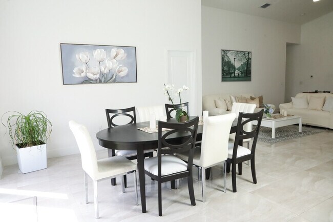 Building Photo - 14758 SW 39th Terrace