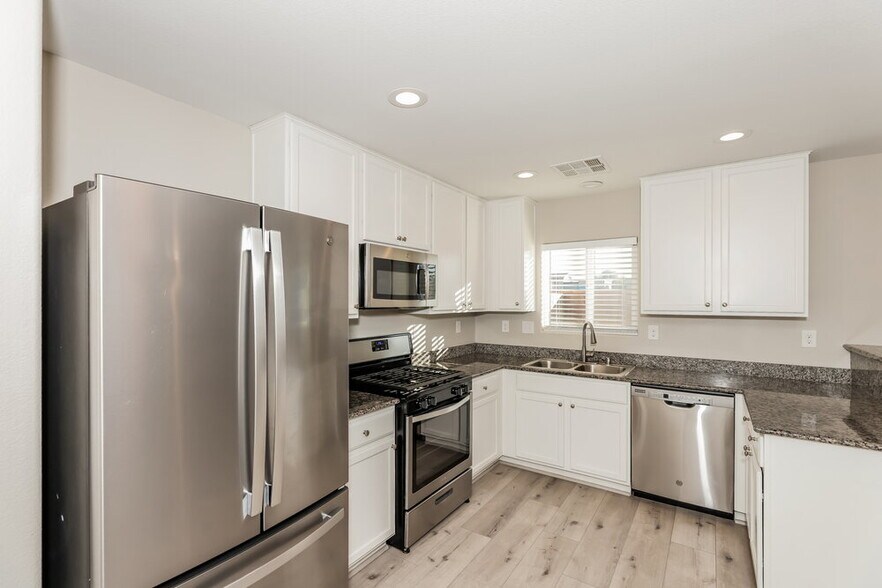 Building Photo - 8273 Oliver Twist Ln