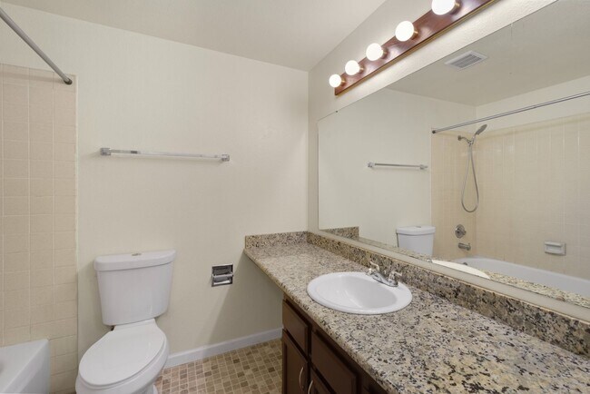 Building Photo - 4bd/2.5ba Kirkland Home