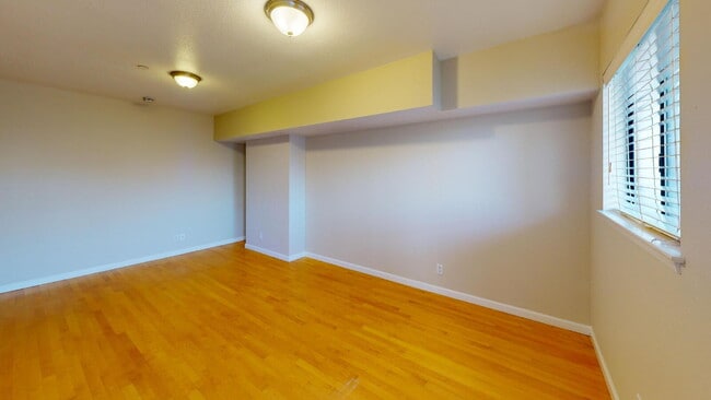 Building Photo - THIS IS A CO-LIVING SPACE in the Parkside ...
