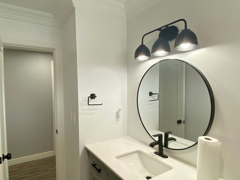 Building Photo - 1144 Carson St