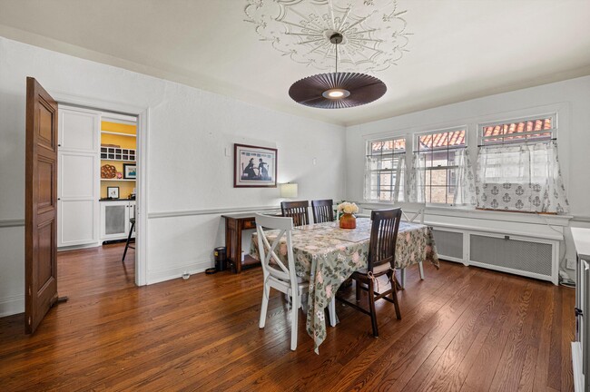 Building Photo - 2835 N Lake Dr