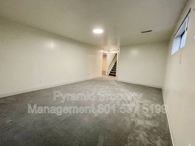 Building Photo - 874 E Angelina Ave