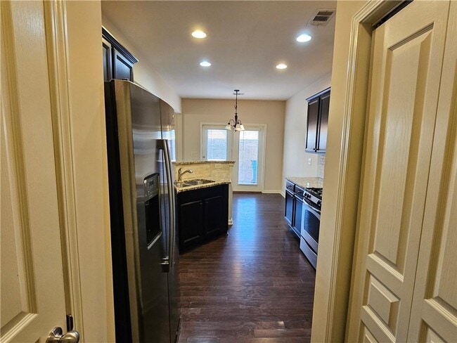 Building Photo - 6185 Crested Moss Dr