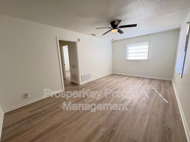 Building Photo - 2236 Danbury Dr