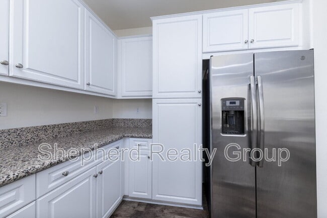 Building Photo - 28468 Sunflower St