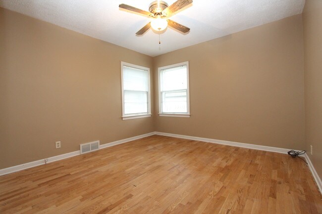 Building Photo - 860 Lake Michigan Dr NW