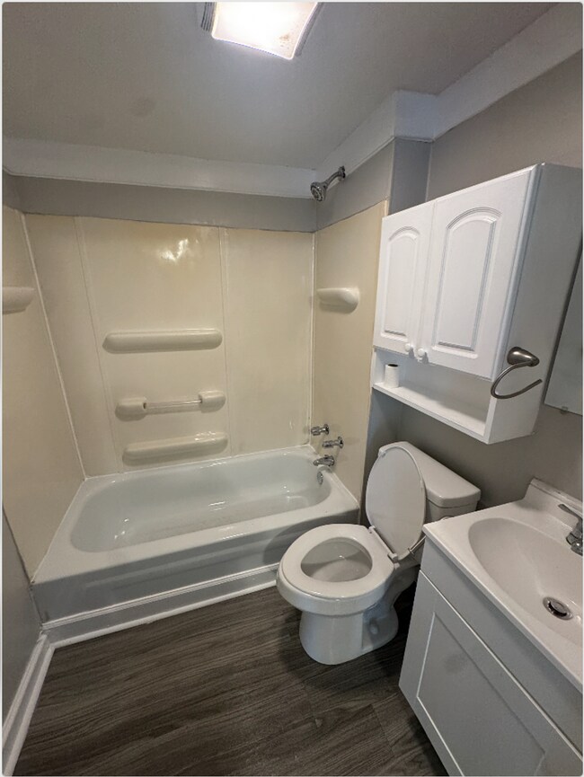 Building Photo - 428 North St