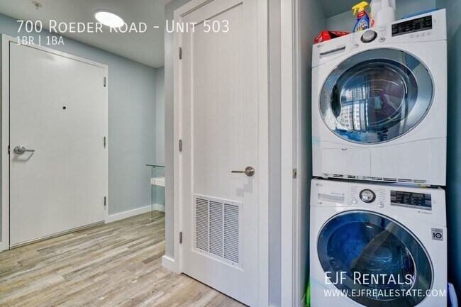 Building Photo - 700 Roeder Rd