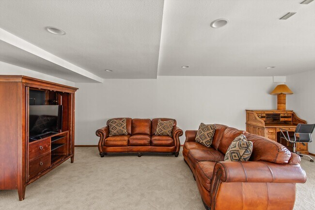 Building Photo - 2055 Faraway Rd