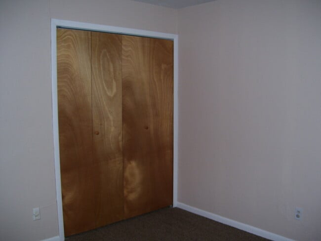 Building Photo - **Available in February* 2bd/2ba Condo close to Truman & Coffee Buff with community Pool.