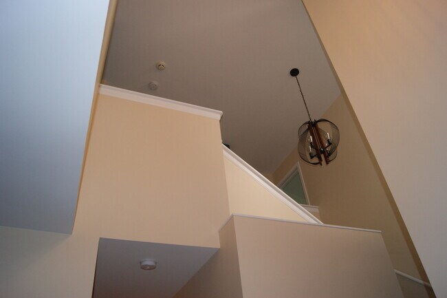 Building Photo - 480 Pine Lake Cir