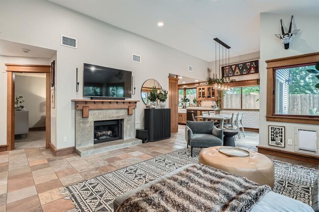 Building Photo - 5306 Summer Cir