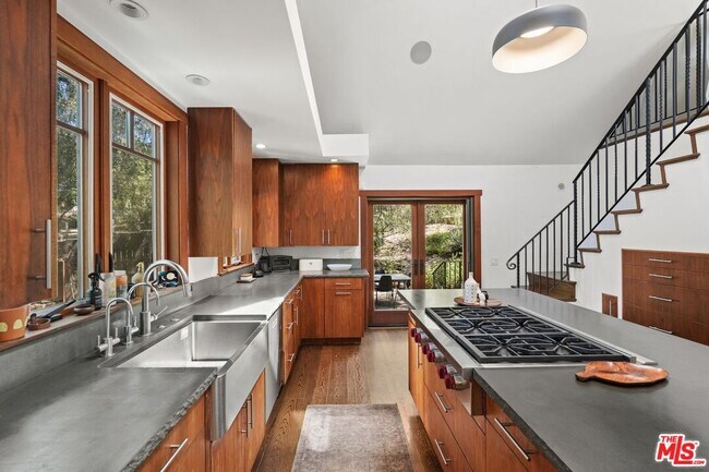 Building Photo - 21344 Colina Dr