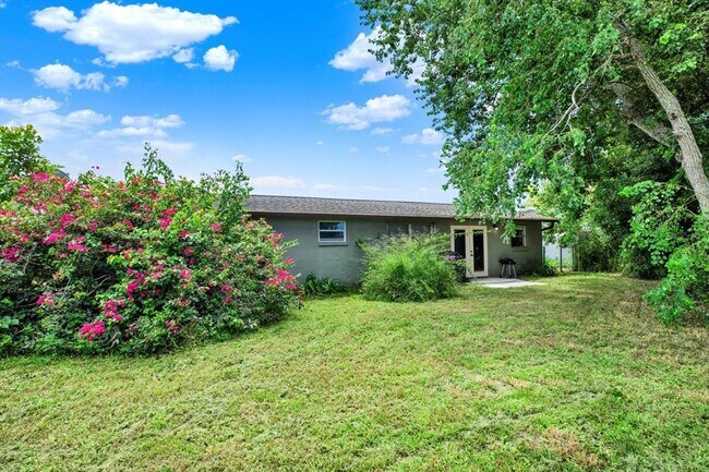 Building Photo - 3543 Trask Dr