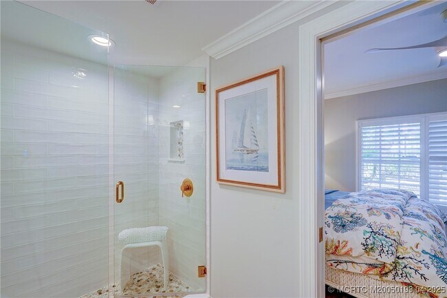 Building Photo - 5799 NE Island Cove Way