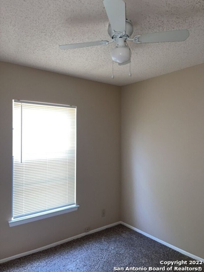 Building Photo - Adorable Duplex