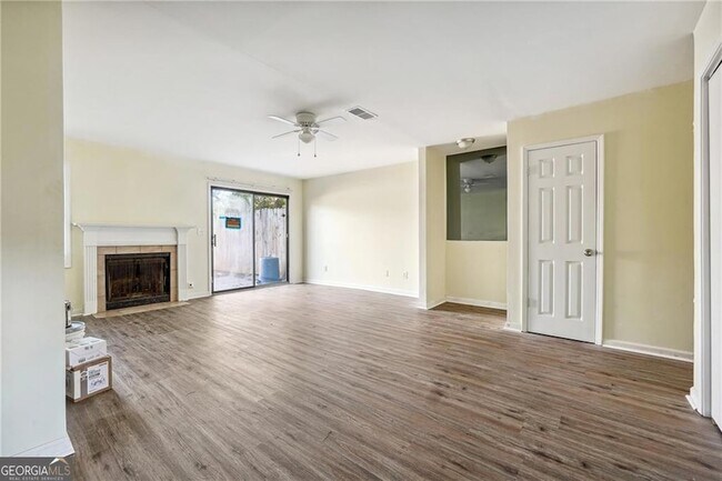 Building Photo - 2391 Cove Rd