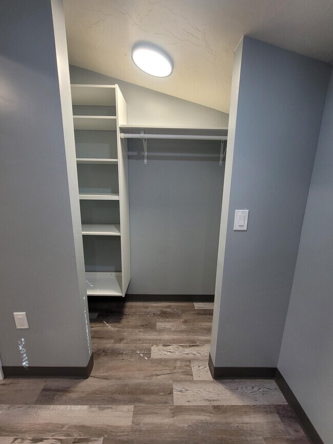 Building Photo - 168 E 70 S