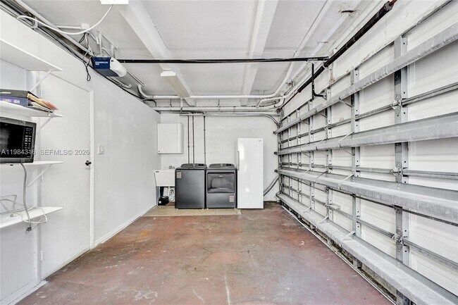 Building Photo - 10065 Bay Harbor Terrace