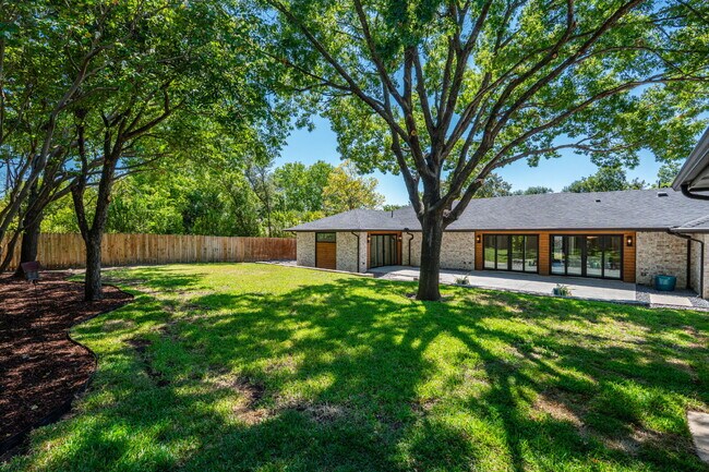 Building Photo - Modern Preston Hollow-Area Home with Resort-Style Services
