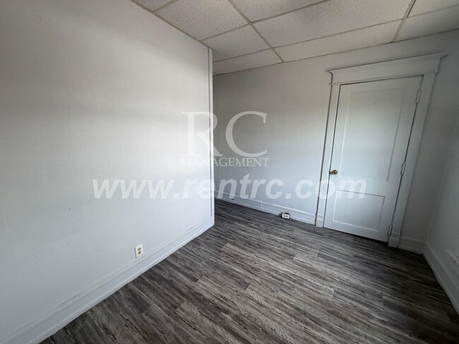 Building Photo - 425-3A Vermilion-N