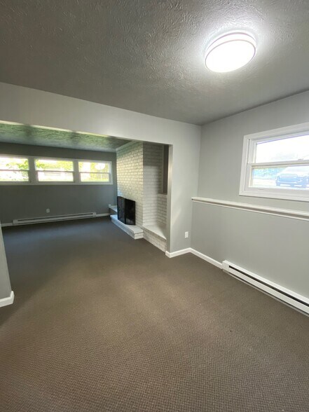 Building Photo - 213 S Fairview Ave