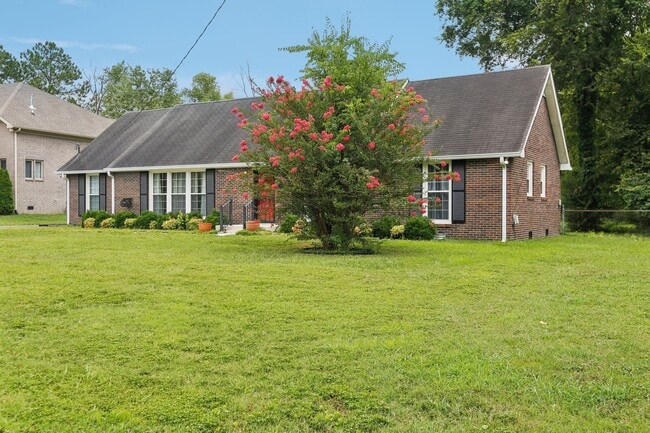 Building Photo - 8024 Regency Dr