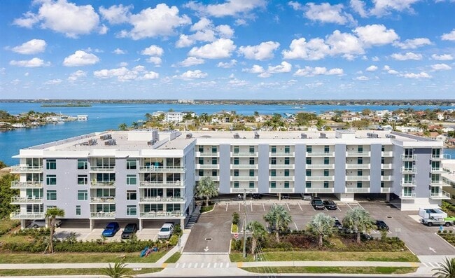 Building Photo - 415 Island Way