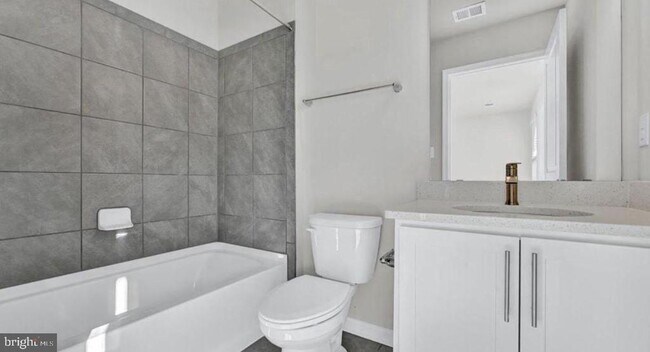 Building Photo - 5044 Silver Oak Dr