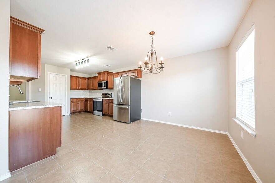 Building Photo - 908 Matthew Ln