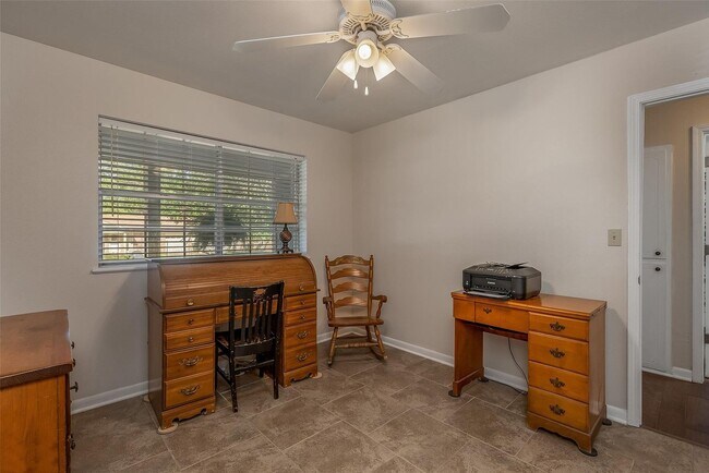 Building Photo - Available Now in Beautiful Southern Hills!
