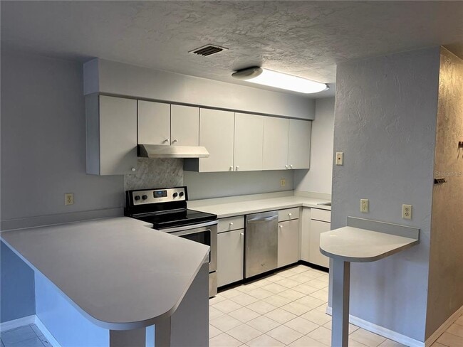 Building Photo - 2915 SW 38th Pl