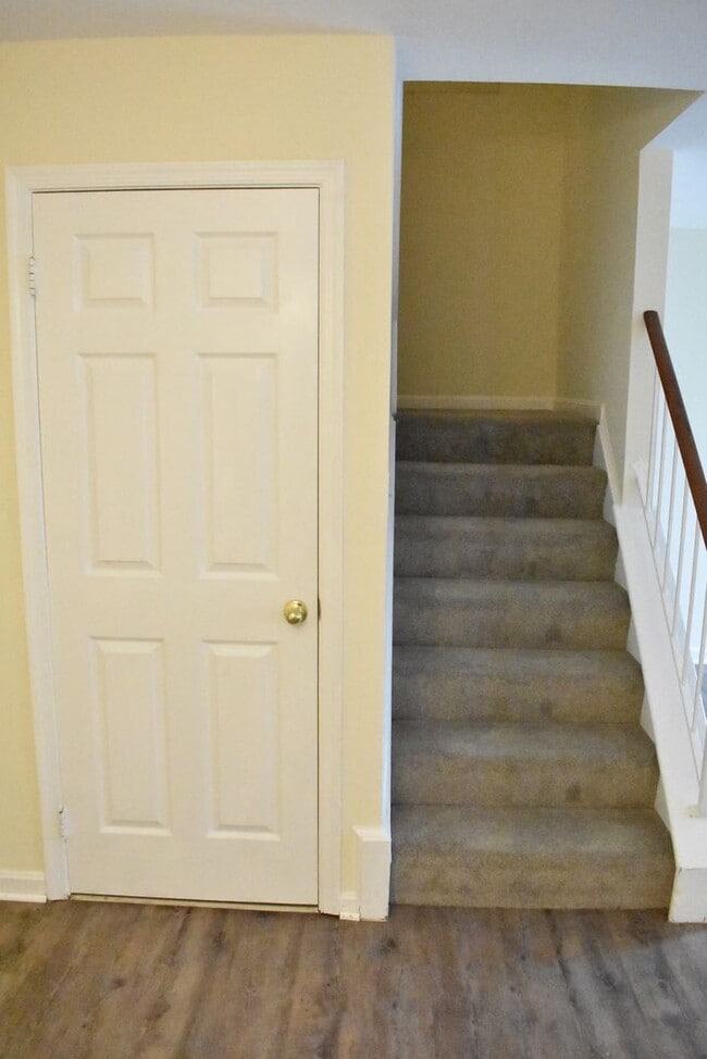 Building Photo - A Great Fairview Commons Townhome!