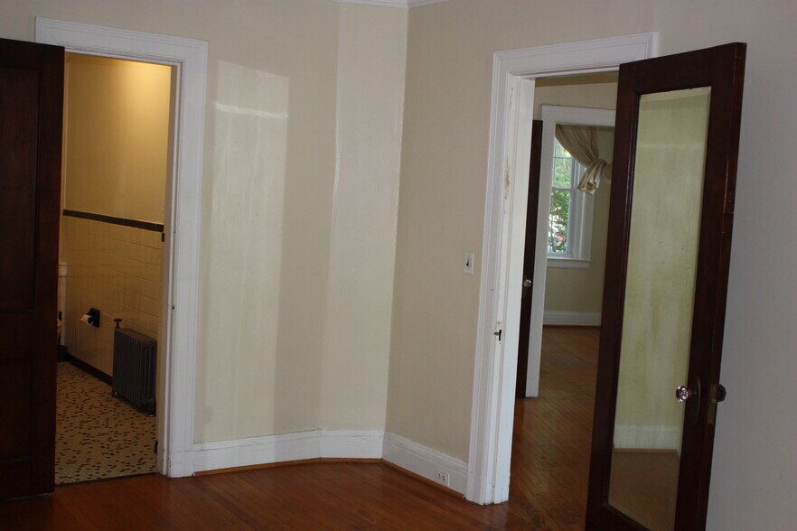 Building Photo - 3409 Greenway