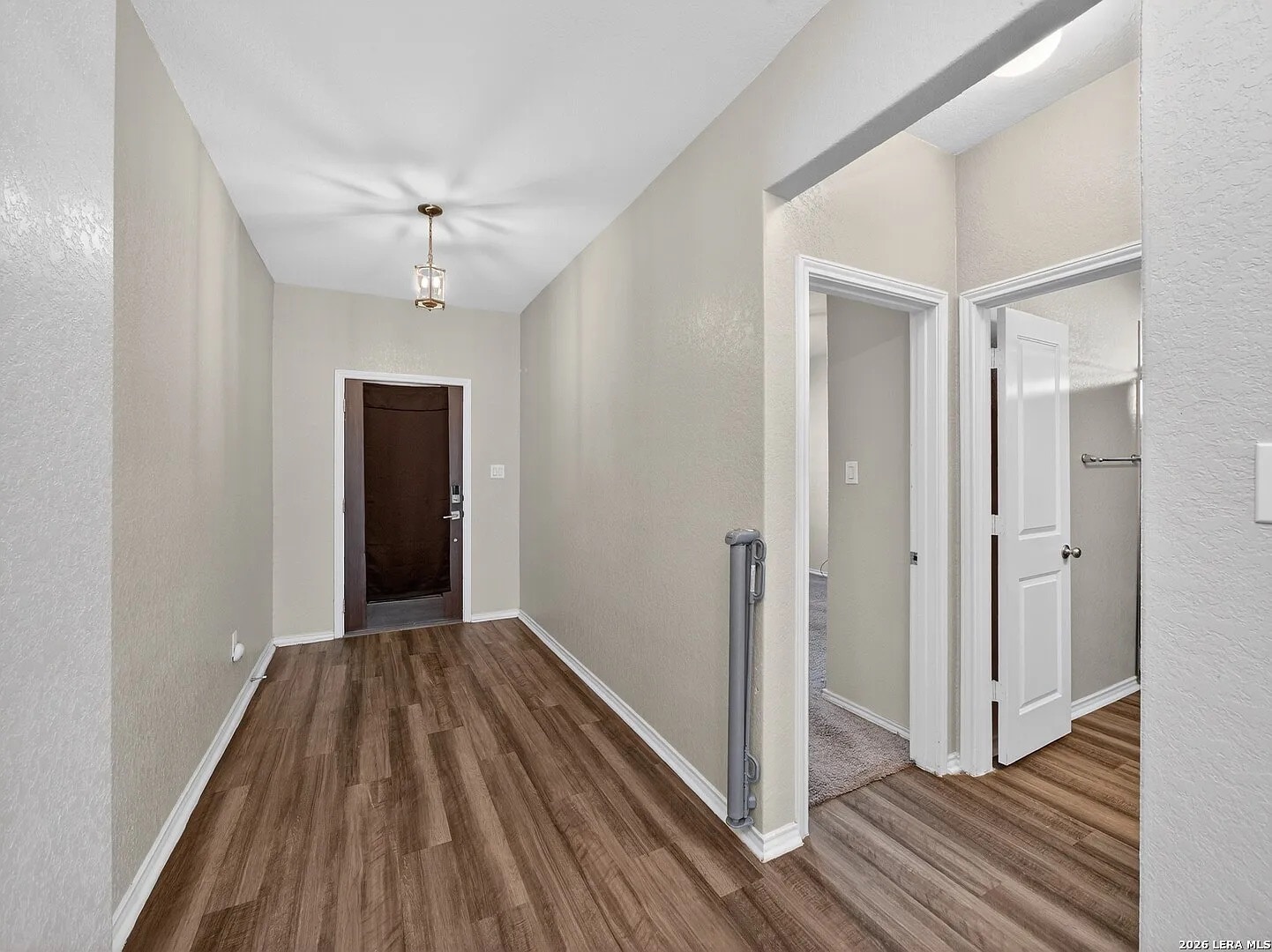 Building Photo - Room in House on Daisy Meadow