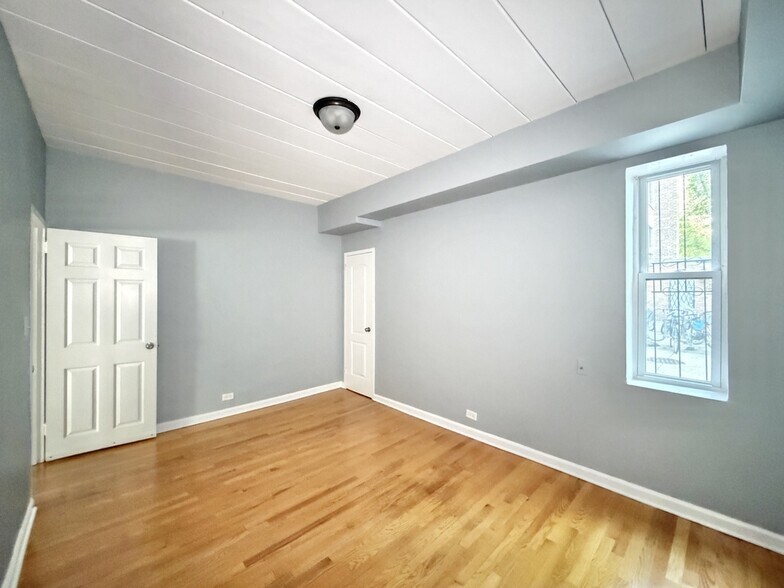 Building Photo - 1360 W Touhy Ave