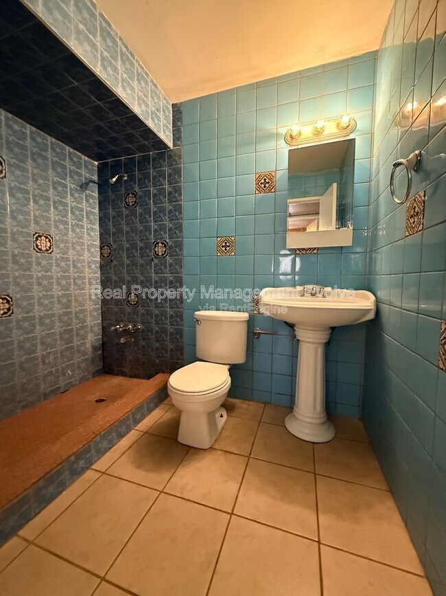 Building Photo - 3419 W Marshall Ave