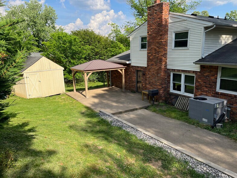 Building Photo - 232 Shawn Dr