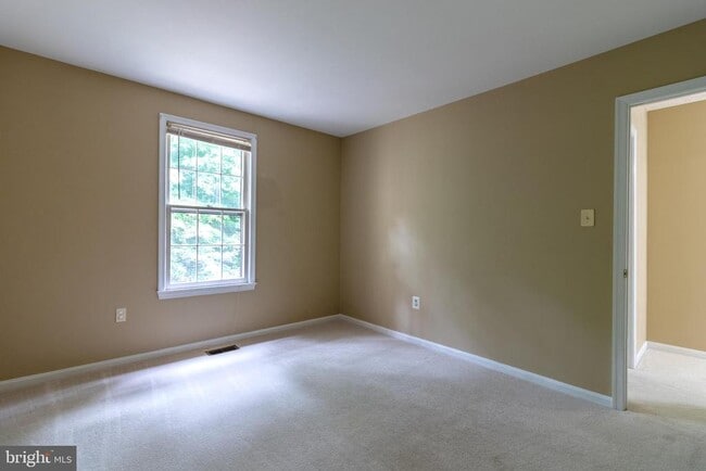 Building Photo - 4796 Gainsborough Dr