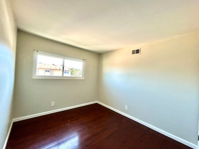 Building Photo - Completely Remodeled 3 Bedroom in La Mesa!! Water/Trash Included