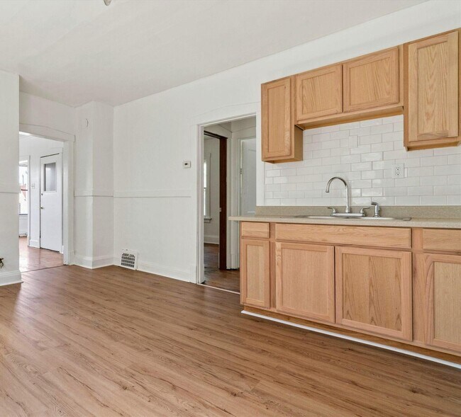 Building Photo - 2860 N 35th St