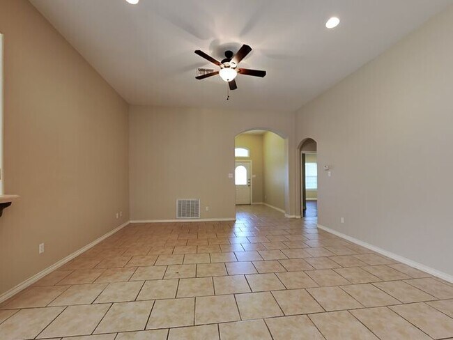Building Photo - No Application Fees* $1000 off 1st months ...