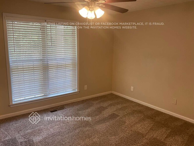 Building Photo - 3933 Edgebrook Dr