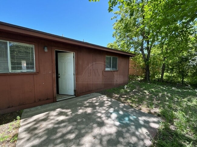 Building Photo - 1504 Indian Trail