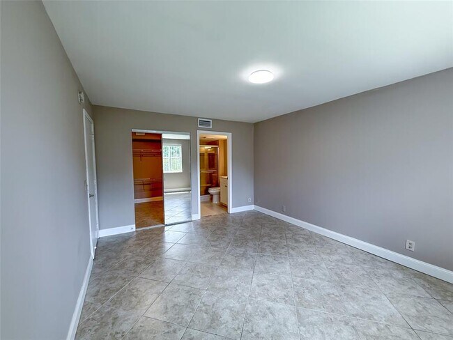 Building Photo - 8781 Wiles Rd