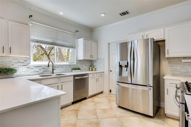 Building Photo - 5605 Creek Meadows Cove