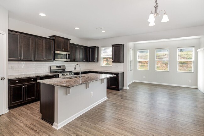 Building Photo - Beautiful 3BR 2.5BA plus a spacious loft! ...