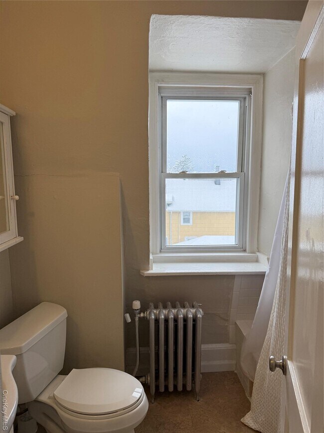 Building Photo - 64 Anstice St