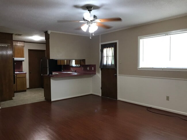 Building Photo - Close to Barksdale Air Force Base... Large yard that backs up to Park!!!